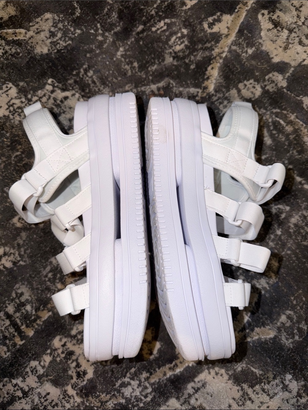 Nike Women’s Icon Classic 4 strap platinum Triple white sandals size 10 DH0224 - Picture 8 of 8